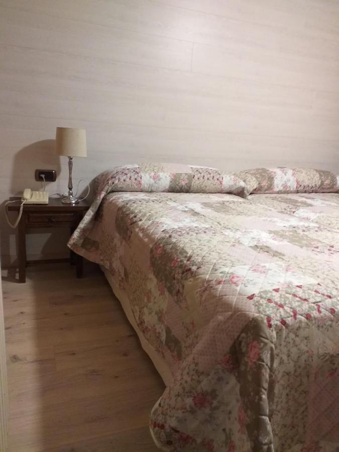 Hotel Giral Бьескас Экстерьер фото