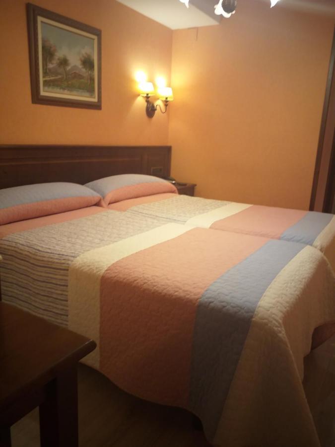 Hotel Giral Бьескас Экстерьер фото