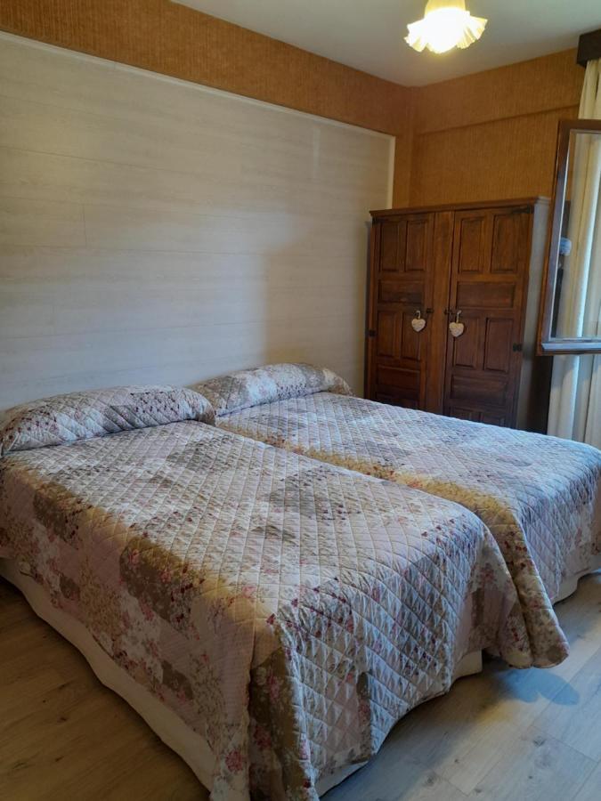 Hotel Giral Бьескас Экстерьер фото