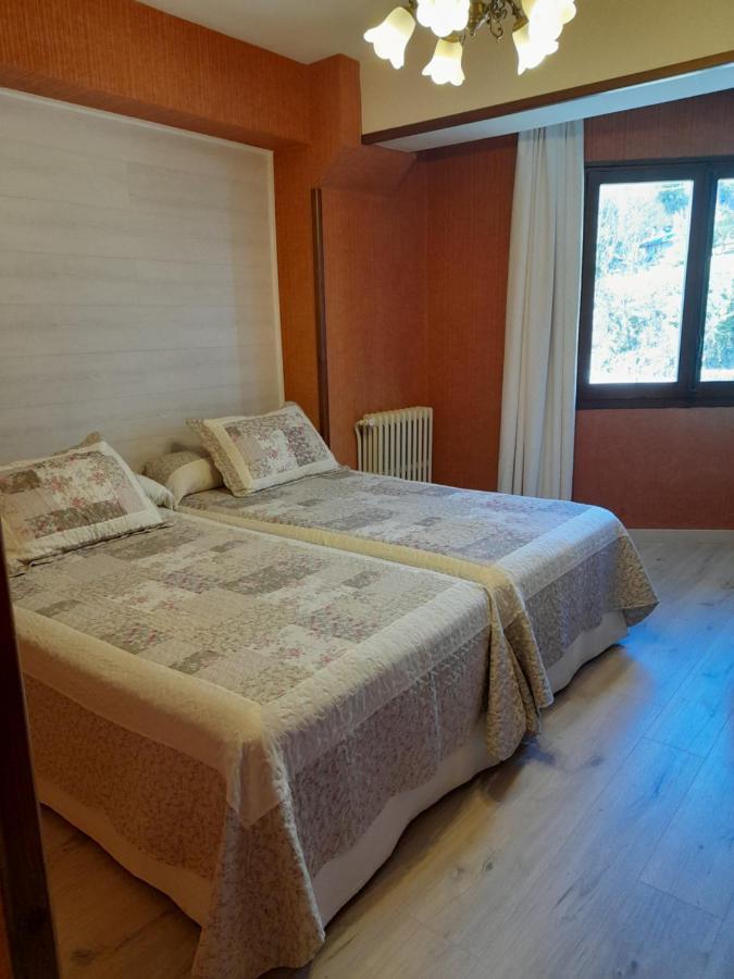 Hotel Giral Бьескас Экстерьер фото